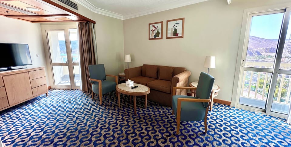 Suite, 1 King Bed (Sunset) | Minibar, in-room safe, blackout drapes, iron/ironing board