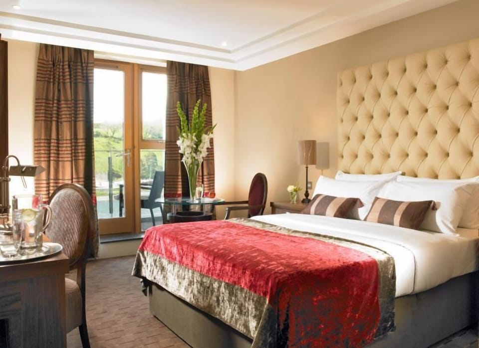 Suite, 1 Bedroom | In-room safe, desk, iron/ironing board, WiFi (free)