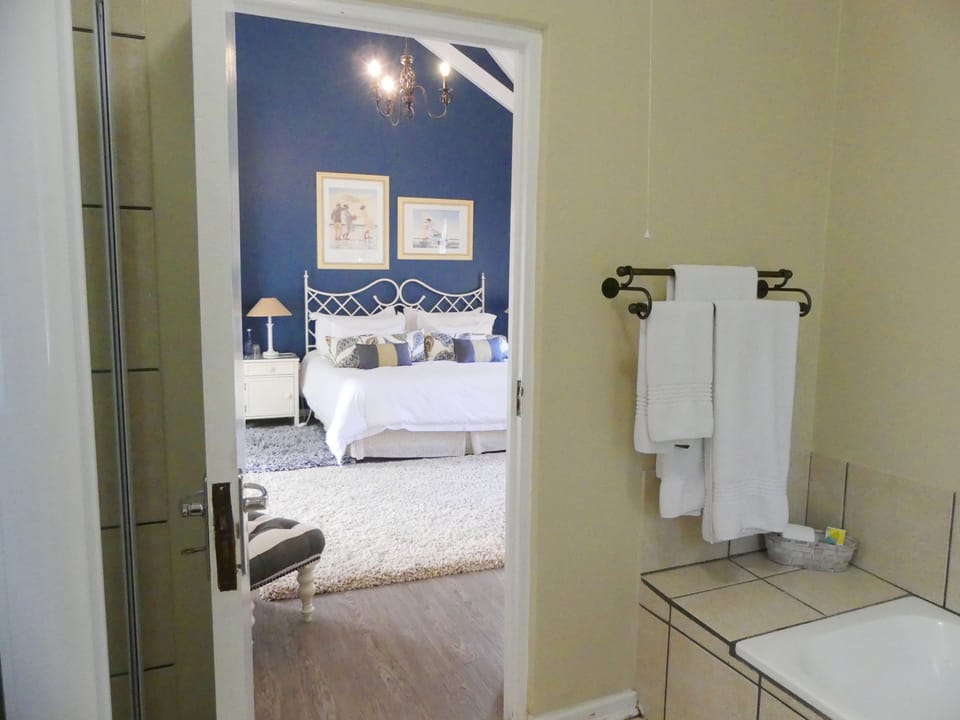 Luxury Suite, 1 Bedroom, Garden View | Bathroom | Shower, hair dryer, towels