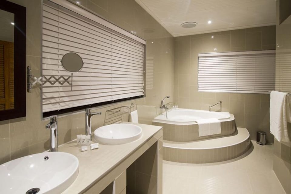 Shower, free toiletries, towels