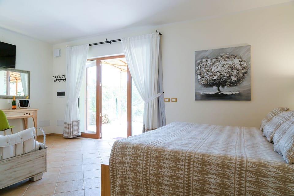 Junior Suite (2 adults and 2 children) | Minibar, in-room safe, desk, blackout drapes