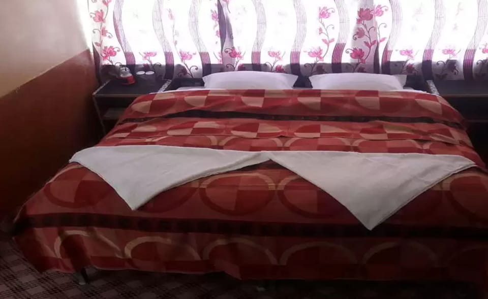 Deluxe Double Room, Lake View | Hypo-allergenic bedding available, blackout drapes
