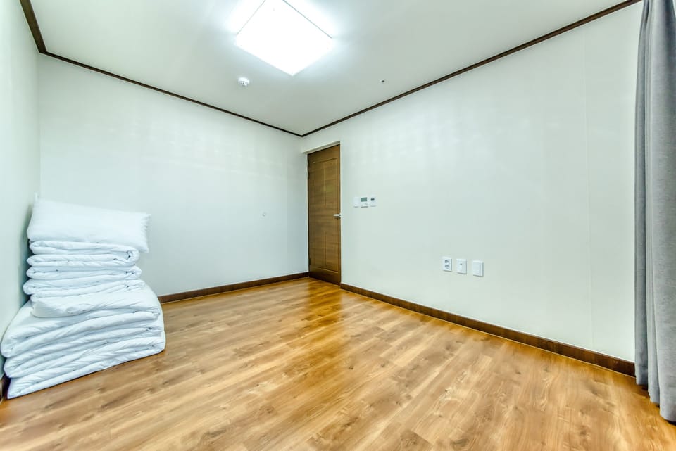 Family Room | Free WiFi