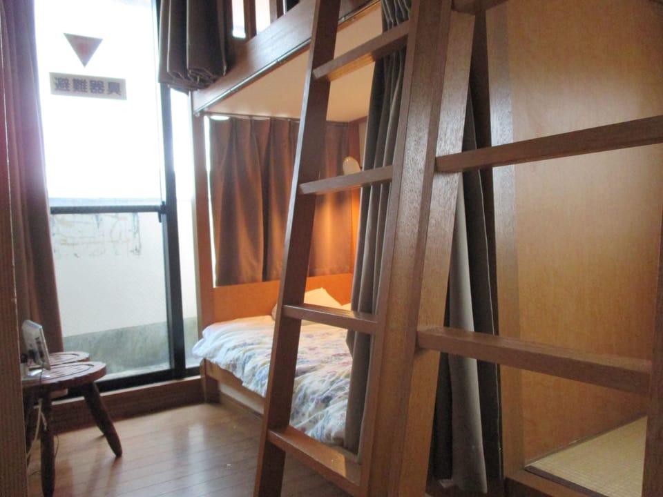 Economy bunk bed room | Free WiFi