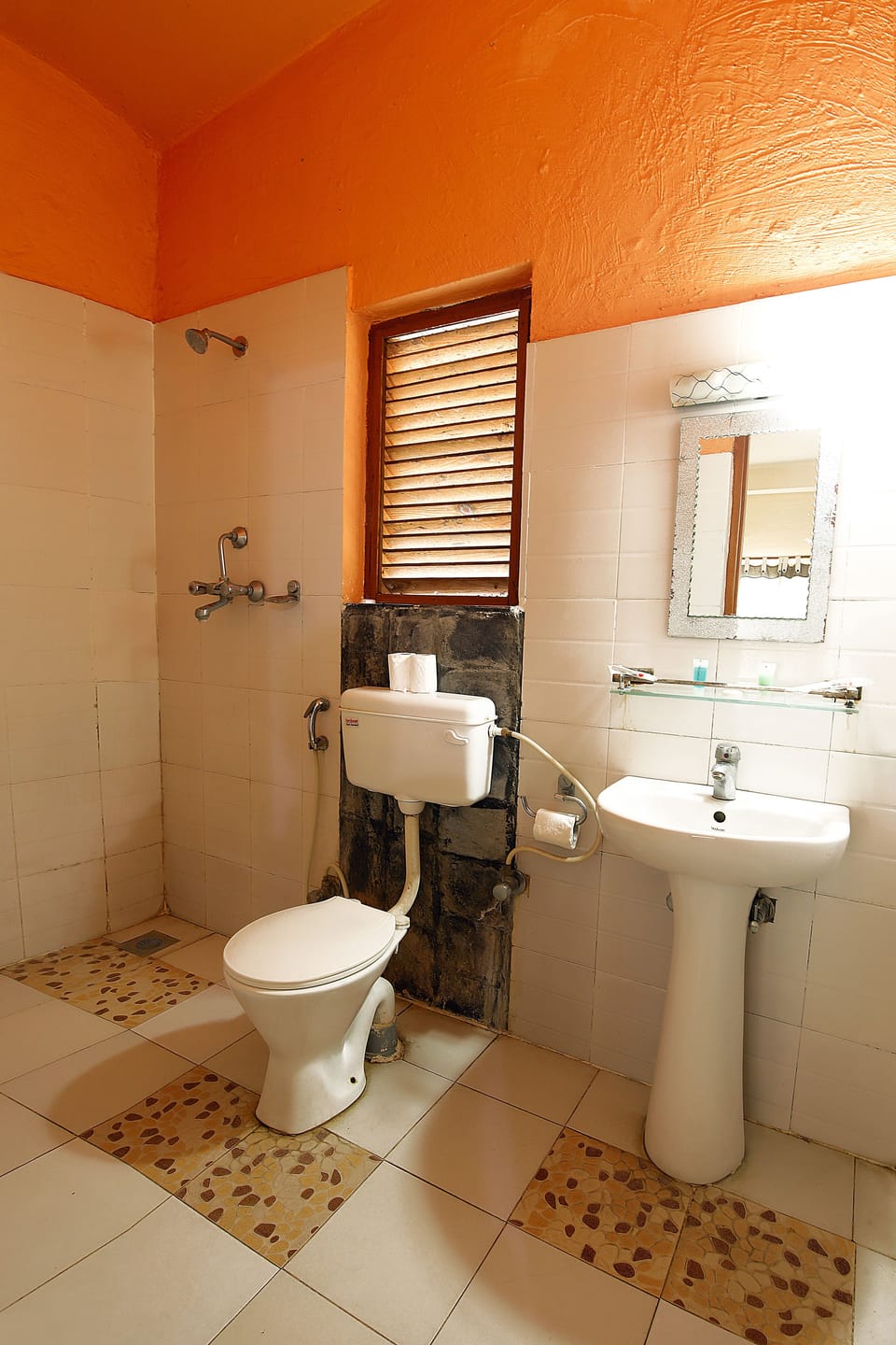Superior Double or Twin Room | Bathroom | Shower, slippers, towels