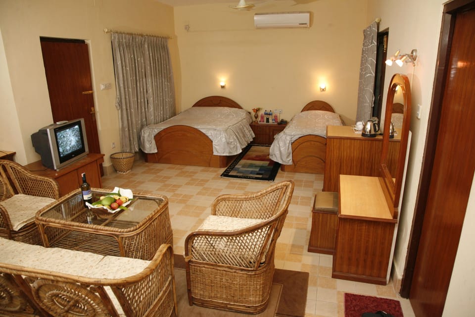 Superior Double or Twin Room | In-room safe, desk, iron/ironing board, free WiFi