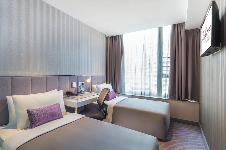 Deluxe Twin Room | In-room safe, iron/ironing board, free WiFi, bed sheets