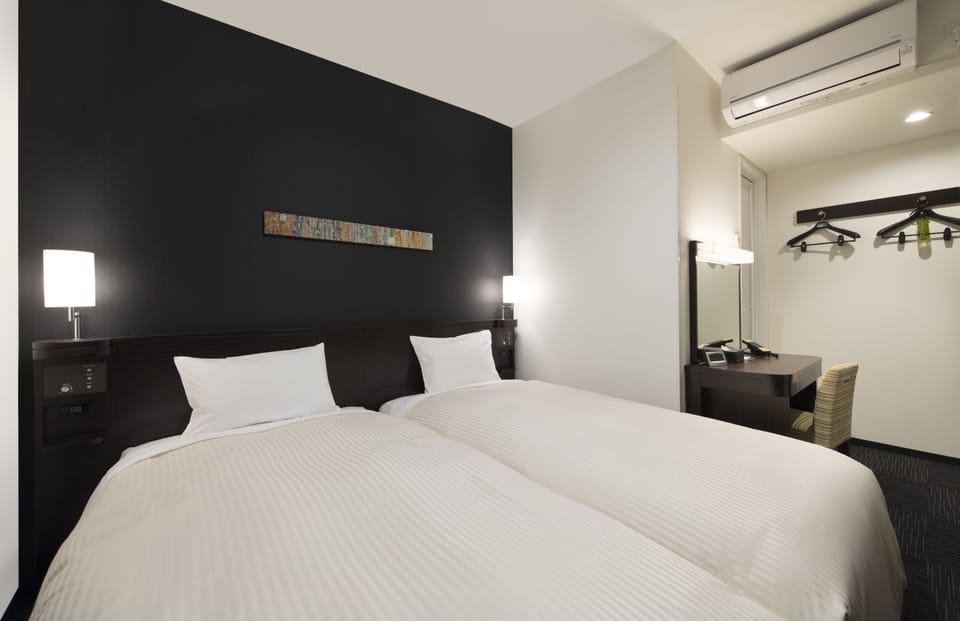 Down comforters, pillowtop beds, in-room safe, desk