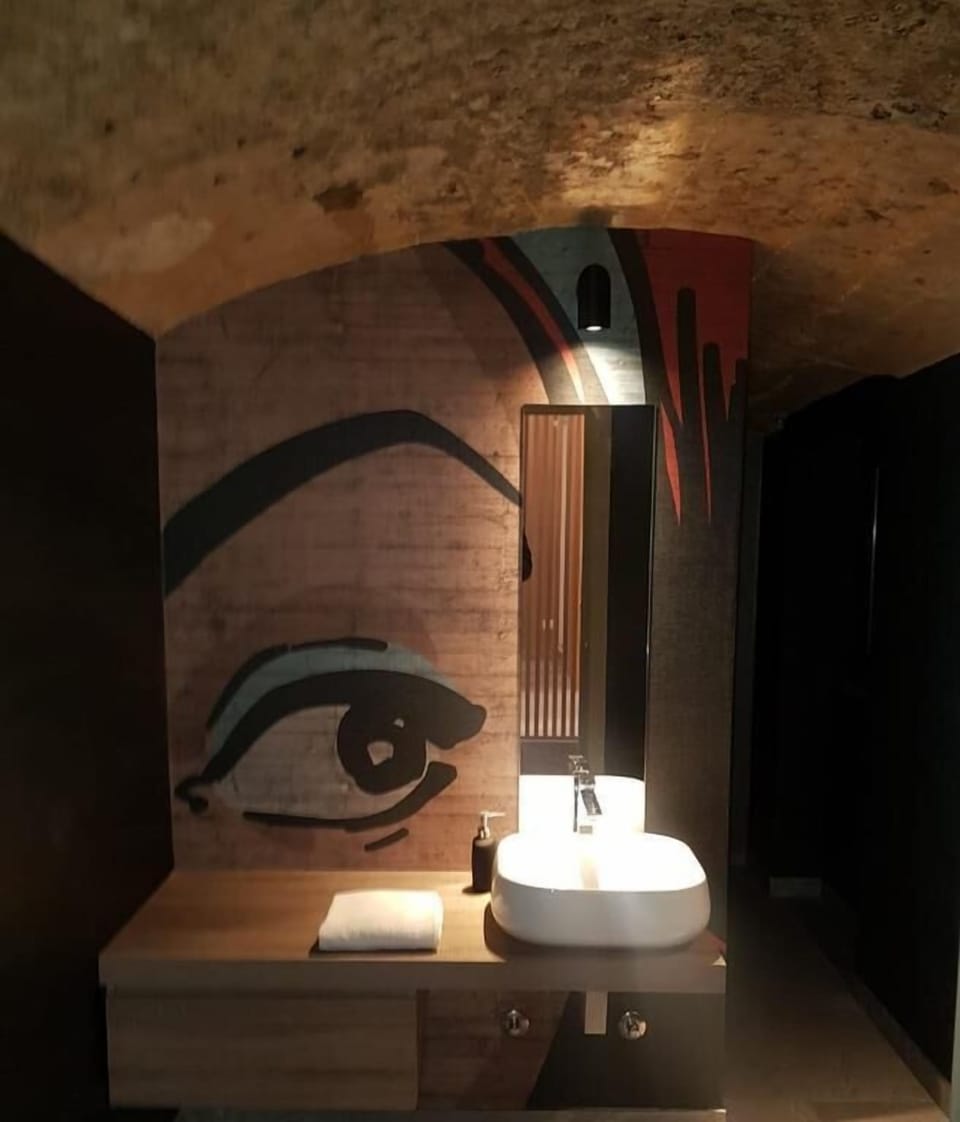 Basic Room | Bathroom | Shower, free toiletries, hair dryer, bathrobes