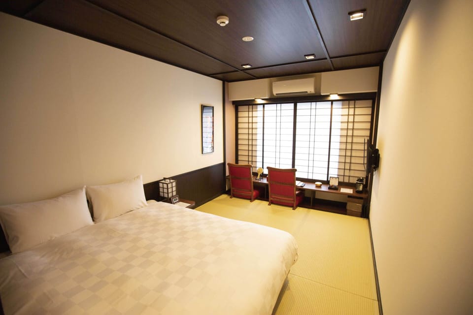 Premium bedding, down comforters, in-room safe, blackout drapes