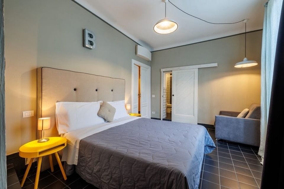 Classic Room | Desk, laptop workspace, blackout drapes, soundproofing