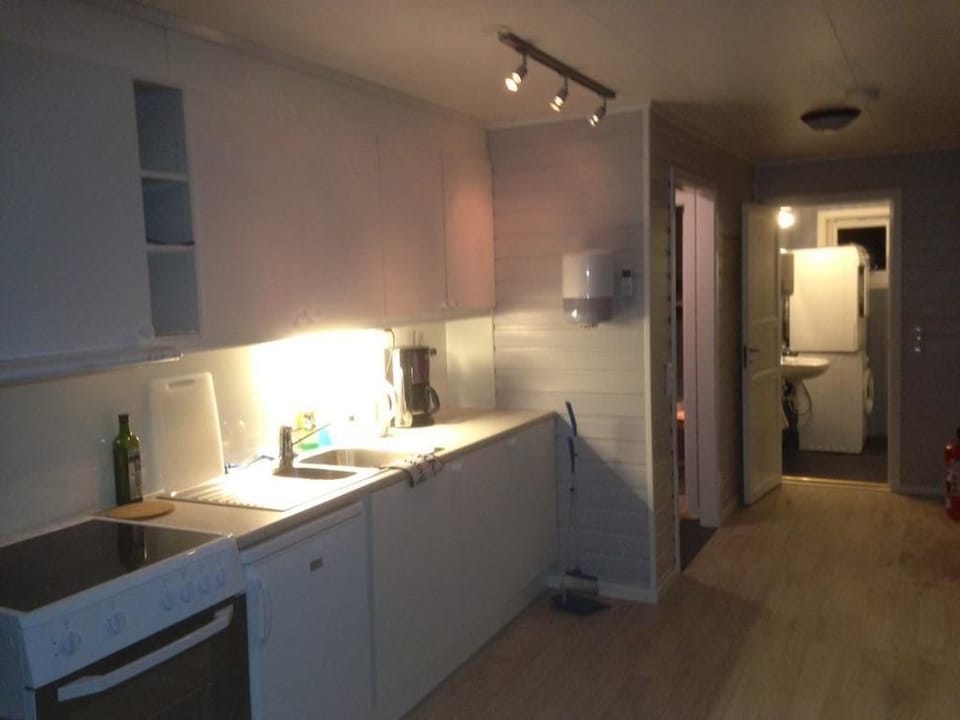 Classic Cottage, 3 Bedrooms | Private kitchen | Fridge, oven, stovetop, coffee/tea maker