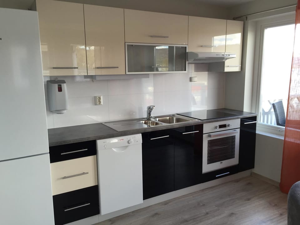 Apartment, 3 Bedrooms | 1 bedroom, laptop workspace, blackout drapes