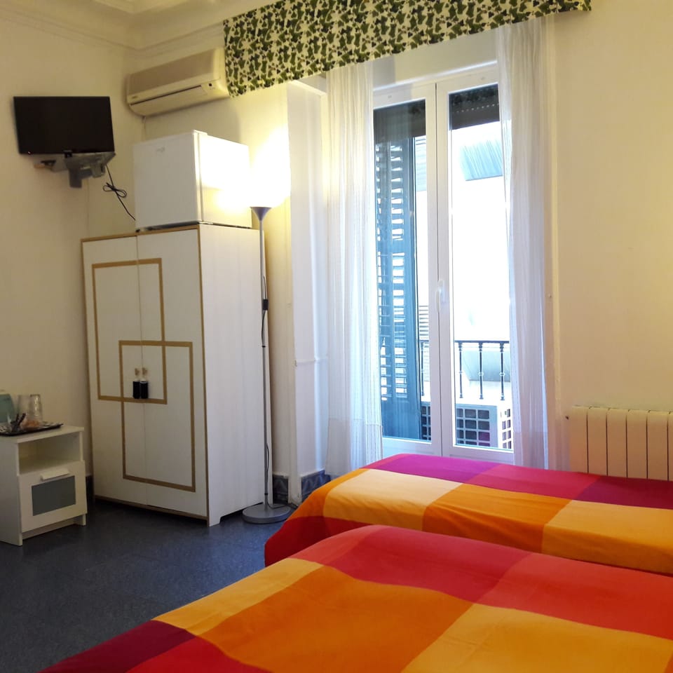 Twin Room | Free WiFi, bed sheets