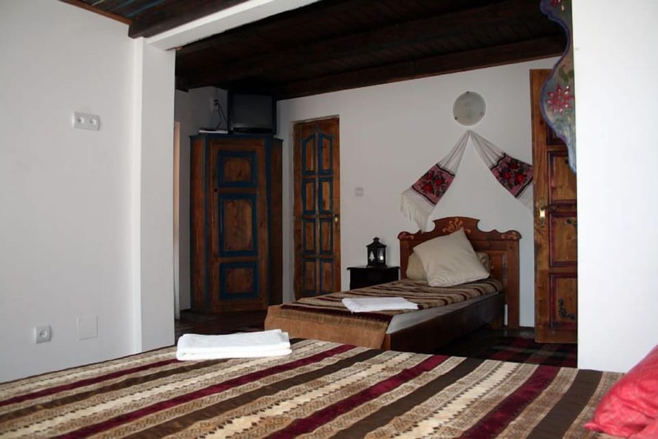 Standard Double Room | Living area | Toys, books