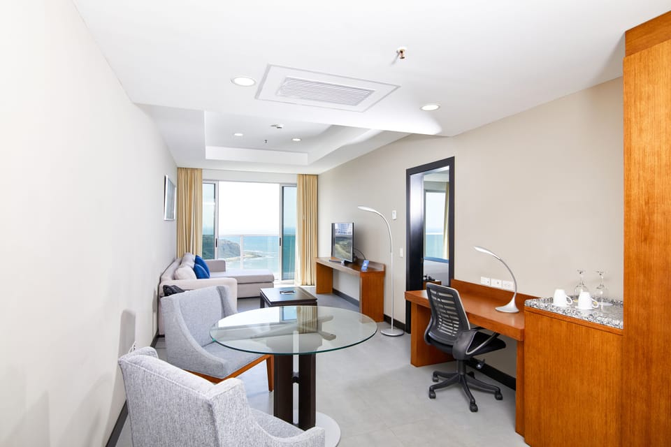 Premium bedding, pillowtop beds, minibar, in-room safe