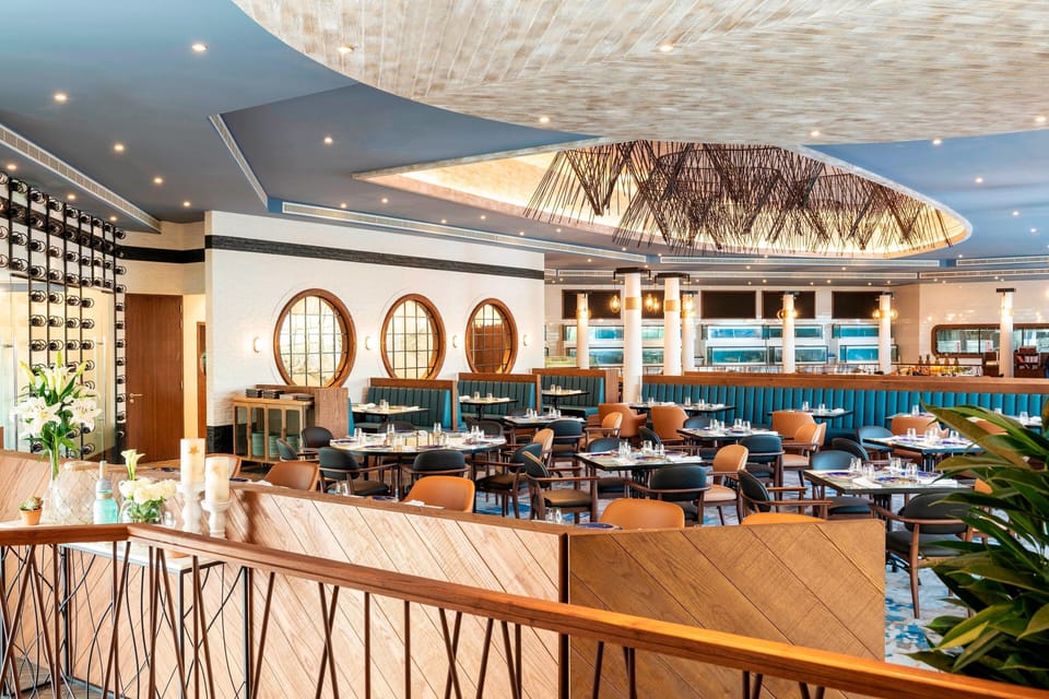 18 restaurants; breakfast, lunch, dinner, and brunch served