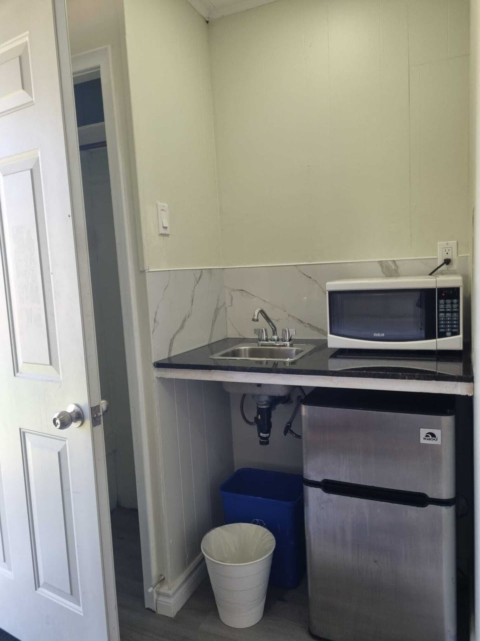 Family Room, 2 Double Beds | Desk, free WiFi, bed sheets