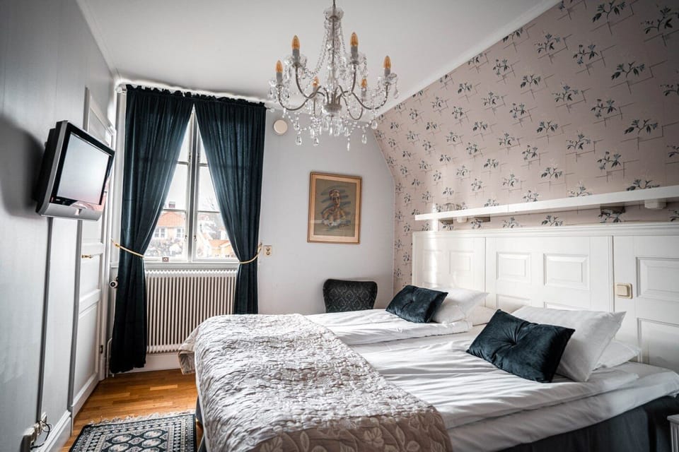 Standard Double Room | Individually decorated, iron/ironing board, free WiFi, bed sheets