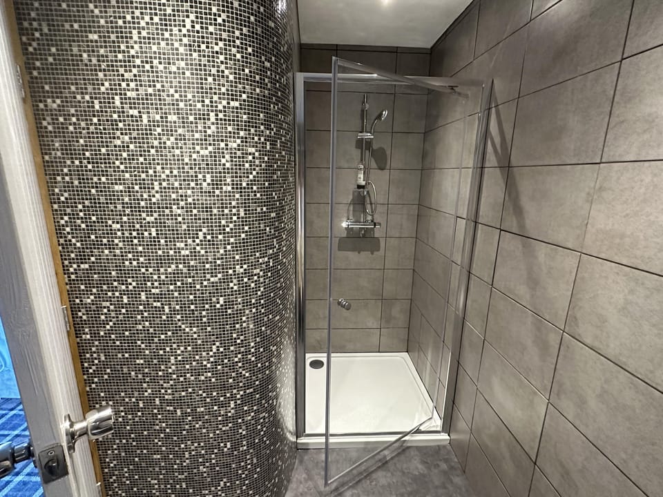 Shower, hair dryer, towels, shampoo