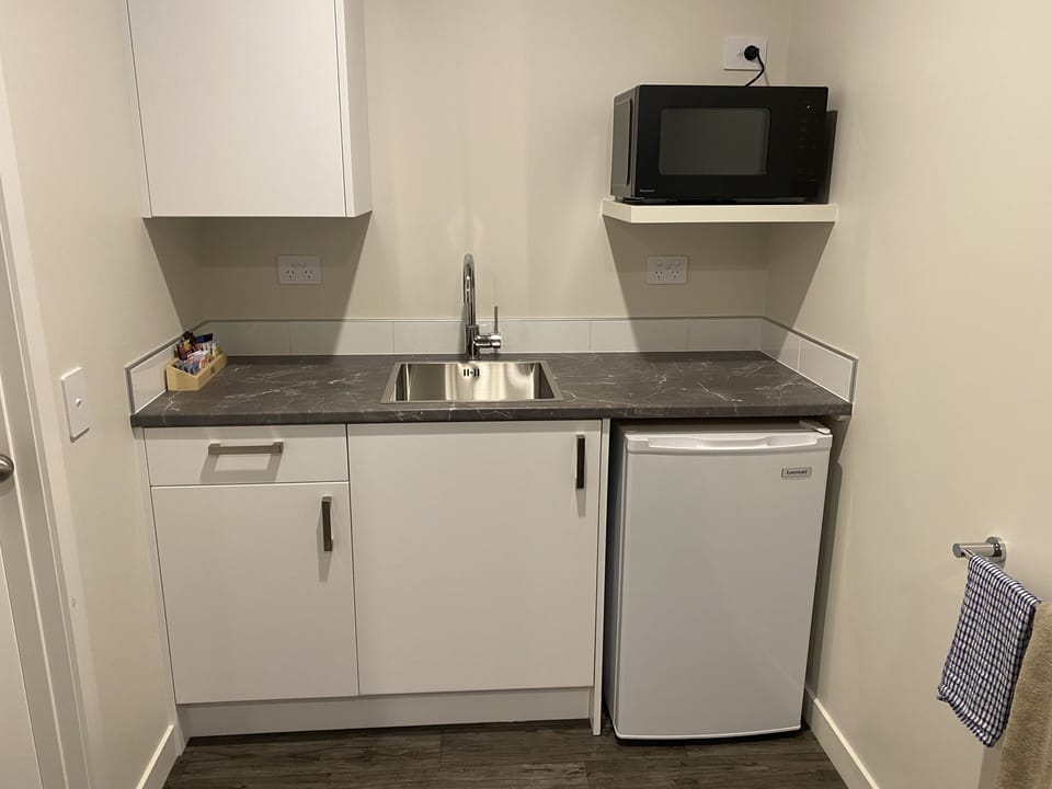 Studio | Private kitchen | Fridge, microwave, coffee/tea maker, electric kettle