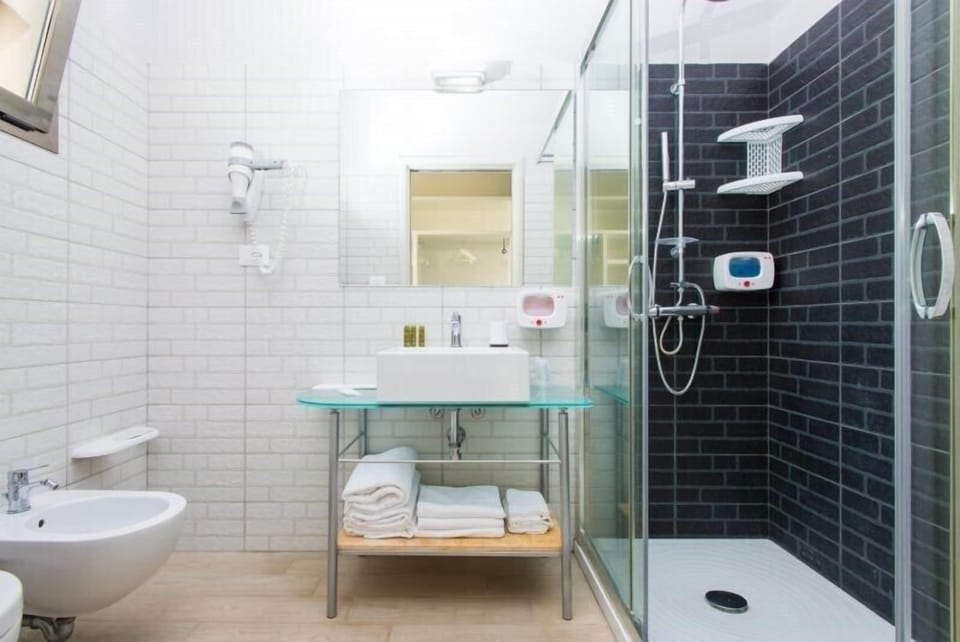 Shower, rainfall showerhead, free toiletries, hair dryer