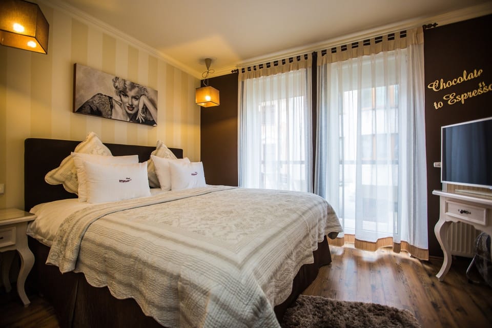 Deluxe Double Room | Egyptian cotton sheets, Select Comfort beds, desk, laptop workspace