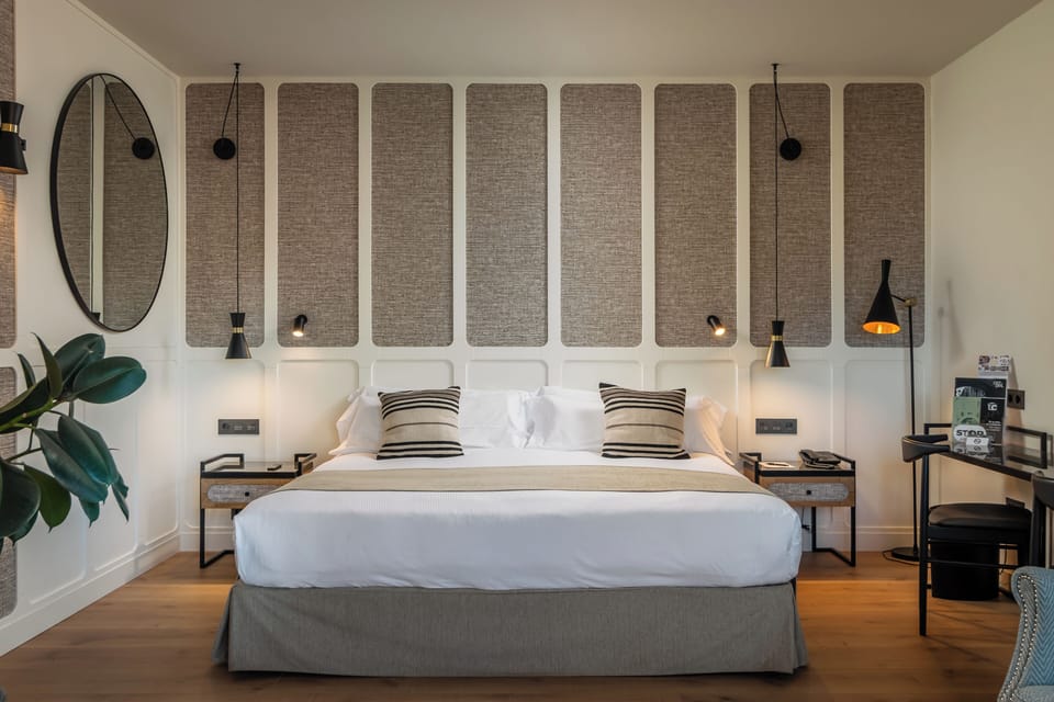 Junior Suite | Hypo-allergenic bedding, minibar, in-room safe, desk