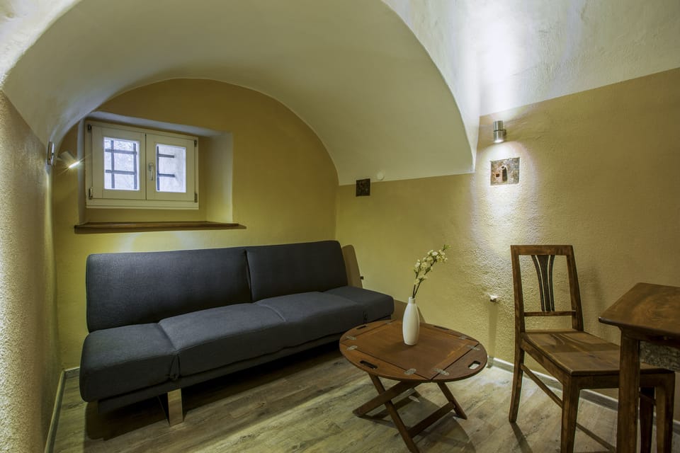 Comfort Suite | Desk, laptop workspace, iron/ironing board, free WiFi