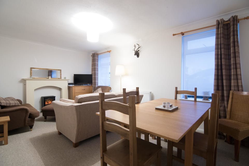 House, 3 Bedrooms | In-room dining