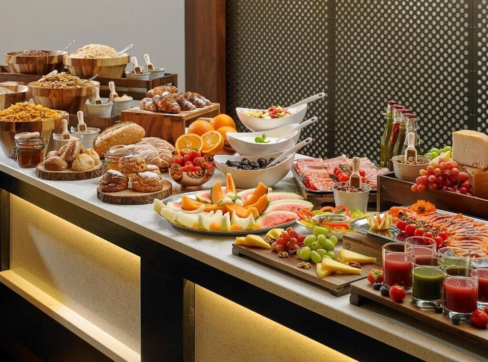 Breakfast, lunch, dinner served; ocean views