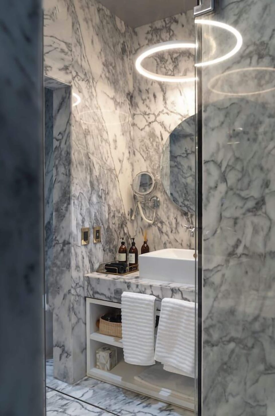 City Suite (Amarilla) | Premium bedding, in-room safe, blackout drapes, WiFi (free)