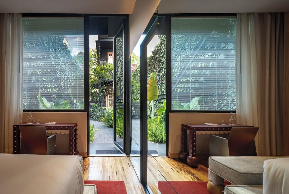 Suite (Verde) | Premium bedding, in-room safe, blackout drapes, WiFi (free)