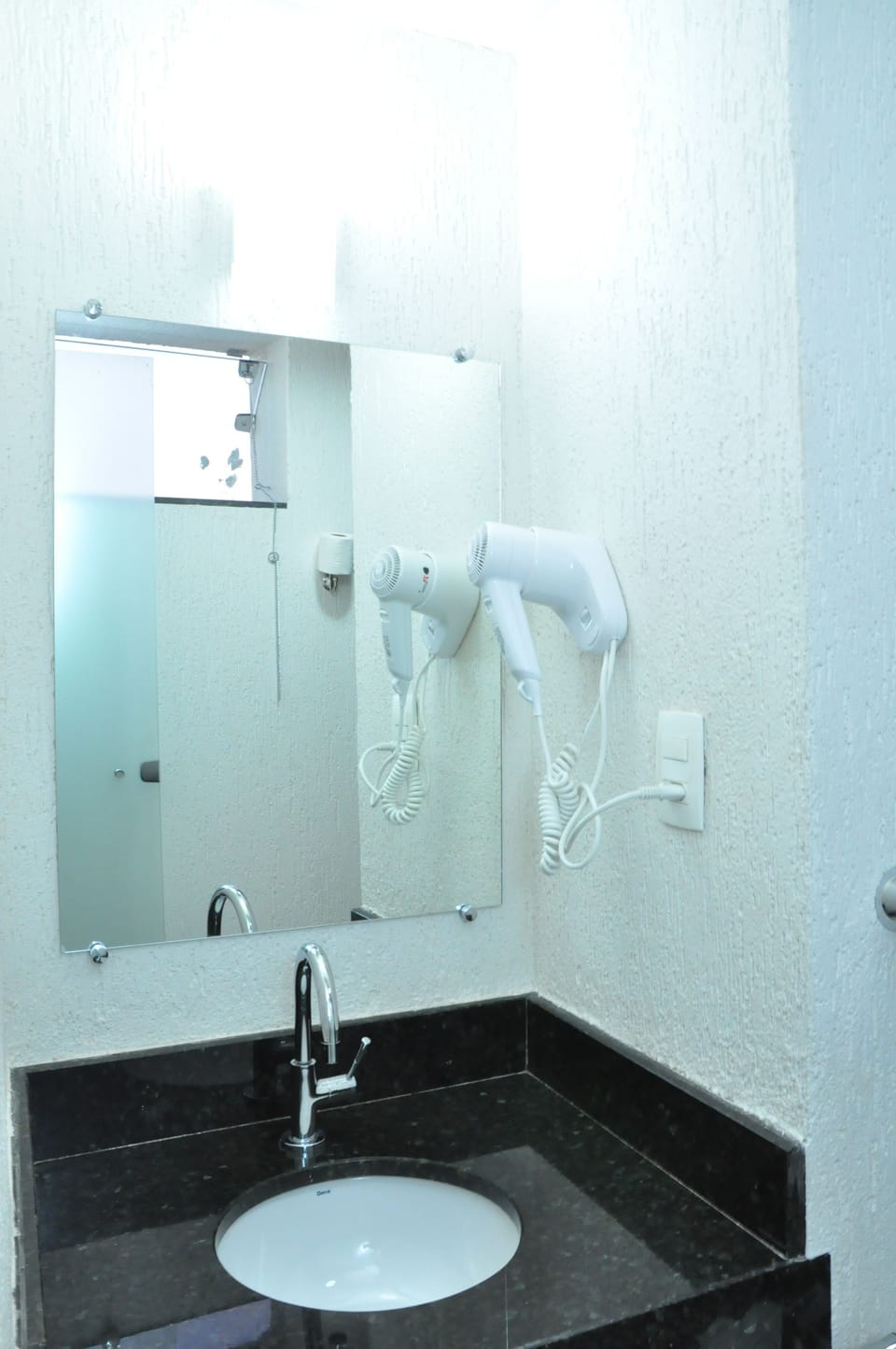 Standard Room | Bathroom | Shower, hair dryer, towels
