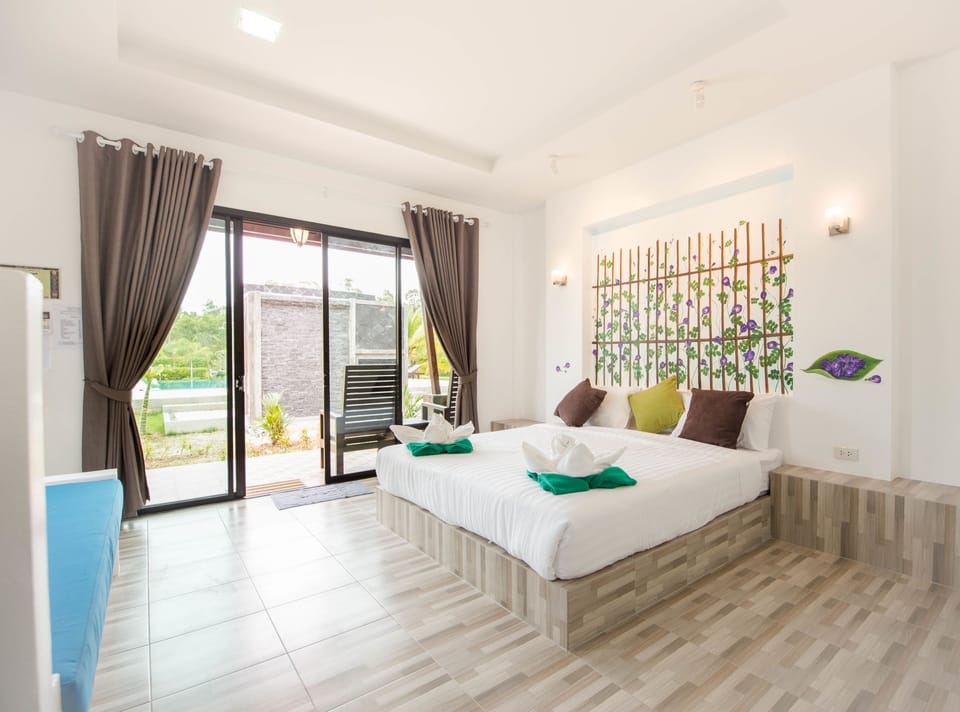 Deluxe double room  | Minibar, in-room safe, desk, blackout drapes