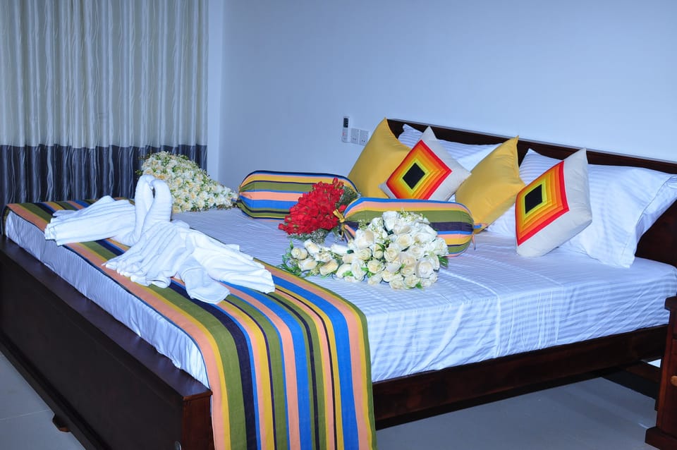 Deluxe Room | 1 bedroom, in-room safe, desk, soundproofing