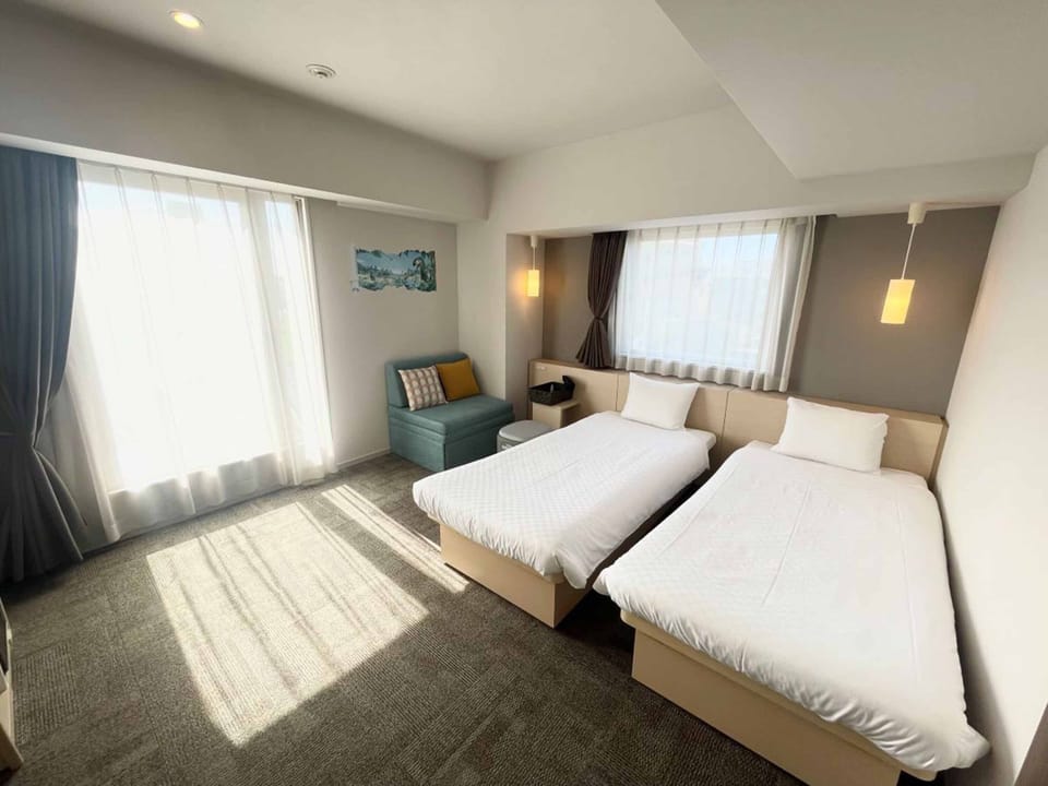 Corner Twin Room | In-room safe, soundproofing, free WiFi
