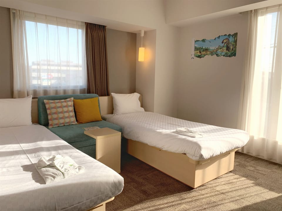 Corner Twin Room (Higher Floor) | In-room safe, soundproofing, free WiFi
