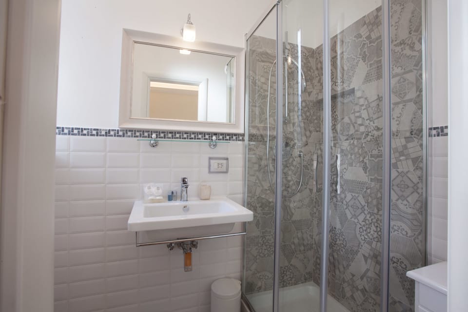 Double Room, Balcony | Bathroom | Shower, hair dryer, bathrobes, towels
