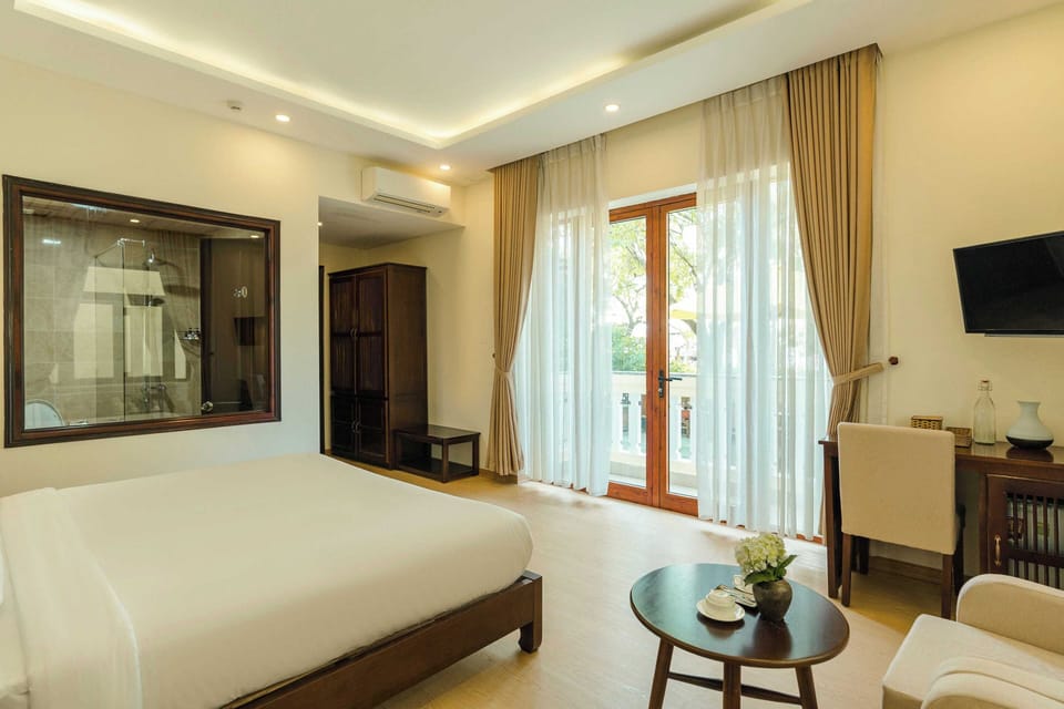 Luxury Double Room, 1 Queen Bed, Balcony, City View | Garden view