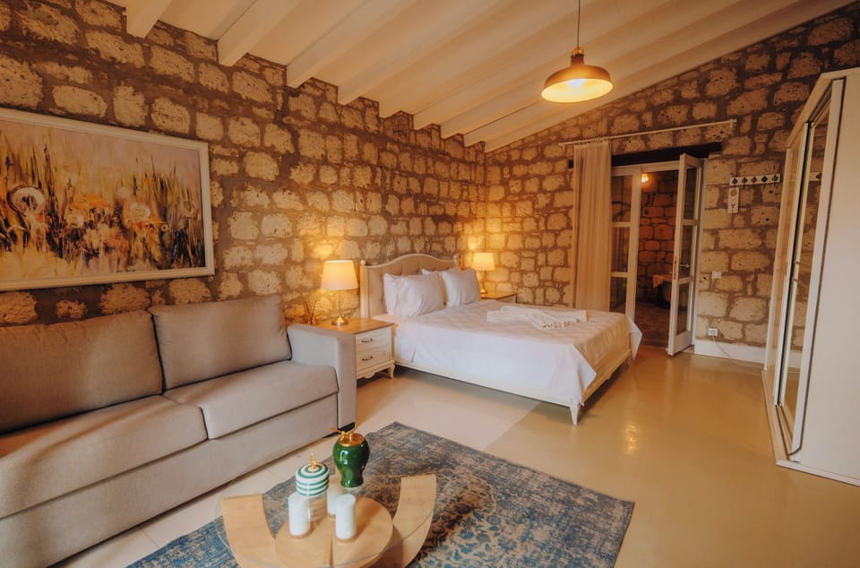 Luxury Room, 1 Queen Bed, Bathtub, City View | Premium bedding, minibar, in-room safe, soundproofing