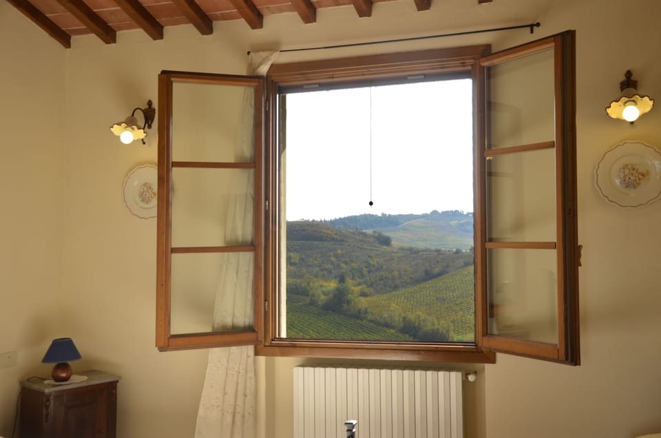 Panoramic Apartment, 2 Bedrooms, Patio | Desk, WiFi (free), bed sheets