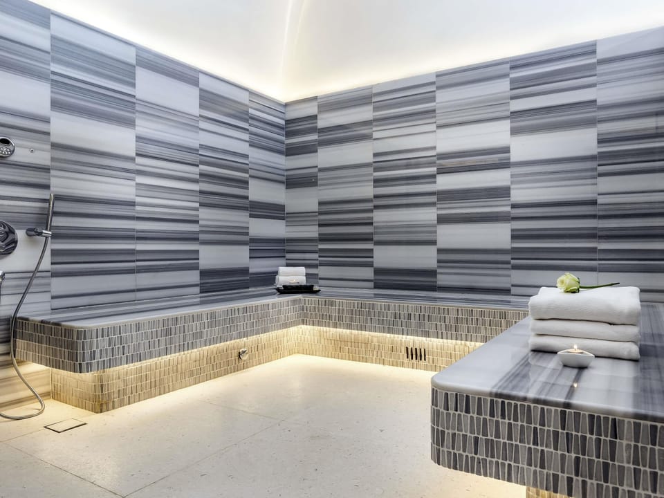 Couples treatment rooms, Turkish bath, body treatments, aromatherapy