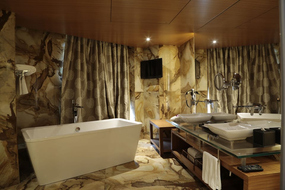 Neptune City View Suite with Bath Tub - King Bed | Bathroom | Shower, rainfall showerhead, free toiletries, hair dryer