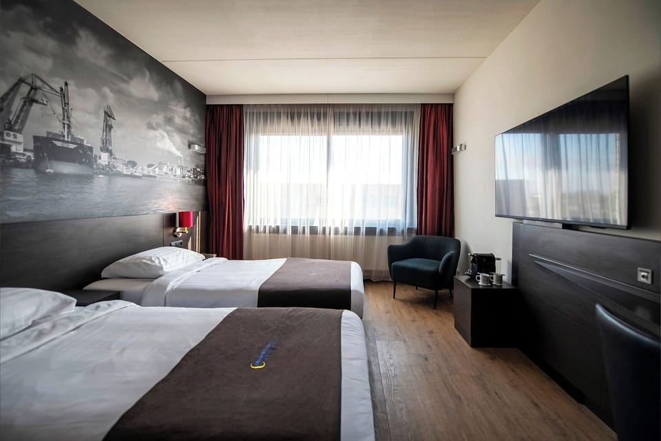 Deluxe Twin Room, 2 Twin Beds | In-room safe, desk, iron/ironing board, free cribs/infant beds