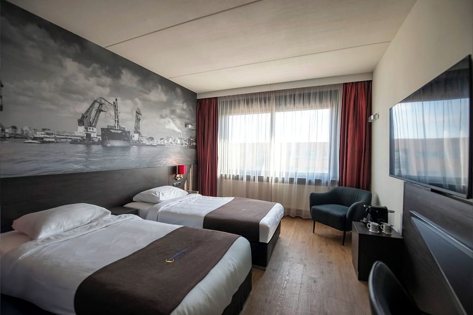 Deluxe Twin Room, 2 Twin Beds | In-room safe, desk, iron/ironing board, free cribs/infant beds