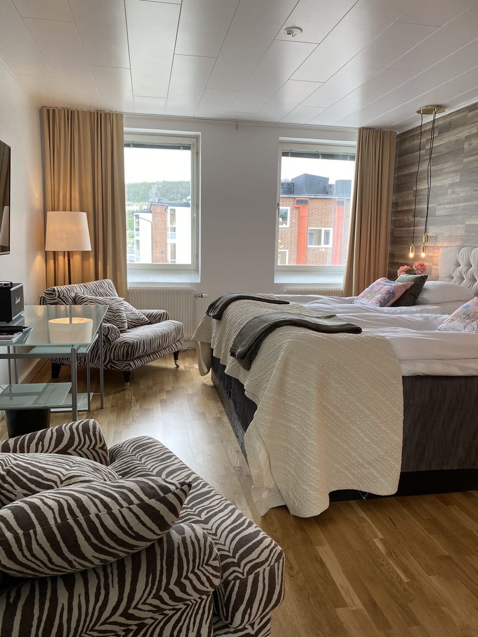 Superior Suite, 1 Bedroom, Ocean View | Living area | Flat-screen TV
