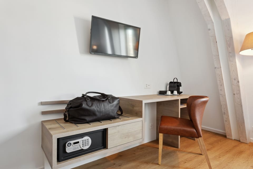 Signature Room | In-room safe, individually decorated, individually furnished, desk