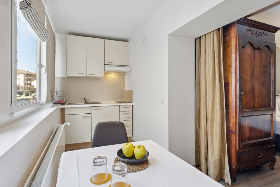 Junior Studio Suite | In-room safe, individually decorated, individually furnished, desk