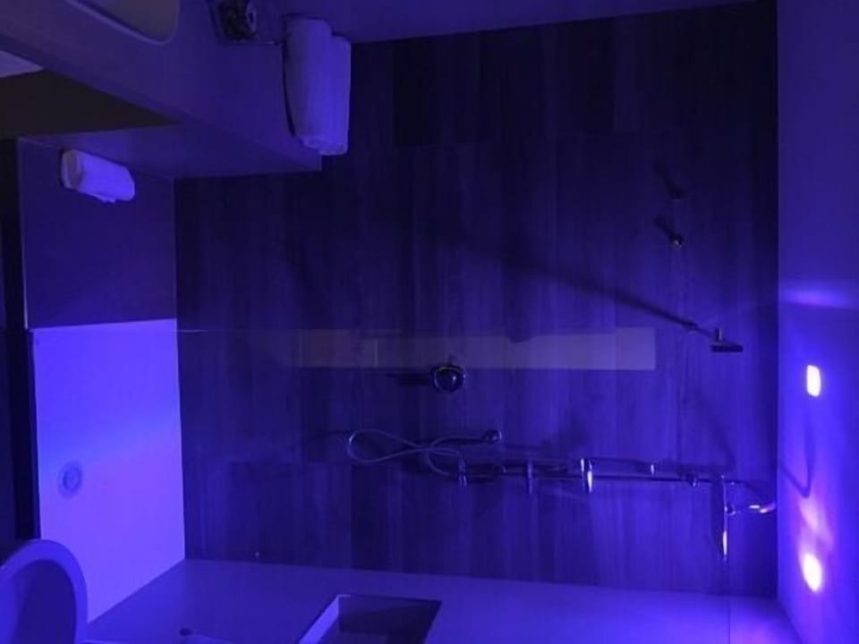 Superior Double Room | Bathroom | Shower, free toiletries, hair dryer, bidet